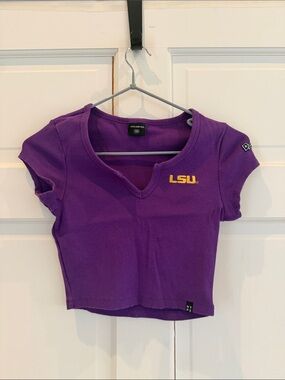 Hype Women's LSU Purple Ribbed V-Neck Crop Top
